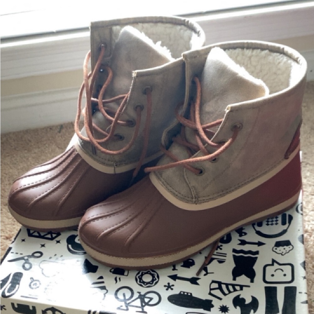 Brown winter boots